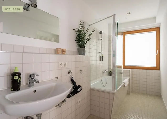 Schoenhouse Avenue - Digital Access * Berlin