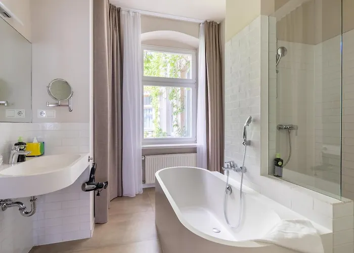 Schoenhouse Avenue - Digital Access Berlin