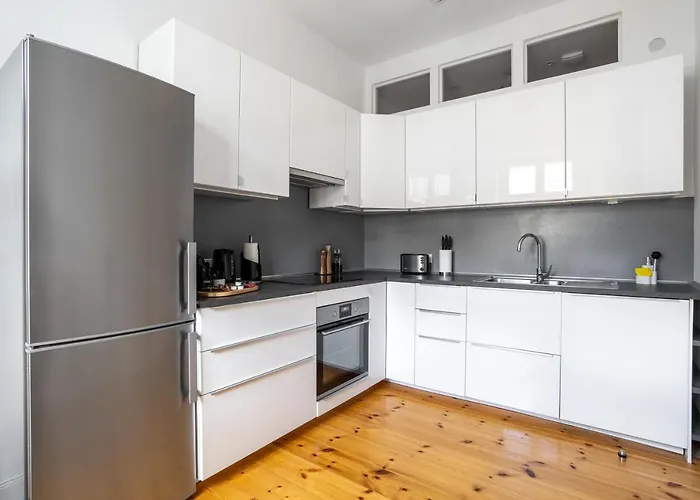 Schoenhouse Avenue - Digital Access *