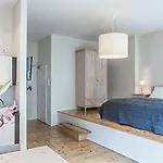 Schoenhouse Avenue - Digital Access *