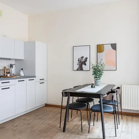 Schoenhouse Avenue - Digital Access *