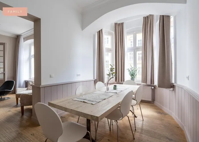 Schoenhouse Avenue - Digital Access *