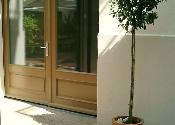 Schoenhouse Avenue - Digital Access *