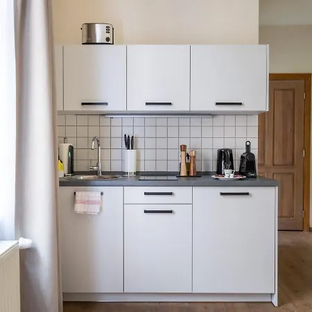 Schoenhouse Avenue - Digital Access *