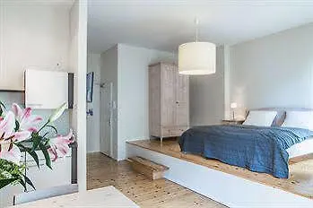 Schoenhouse Avenue - Digital Access *