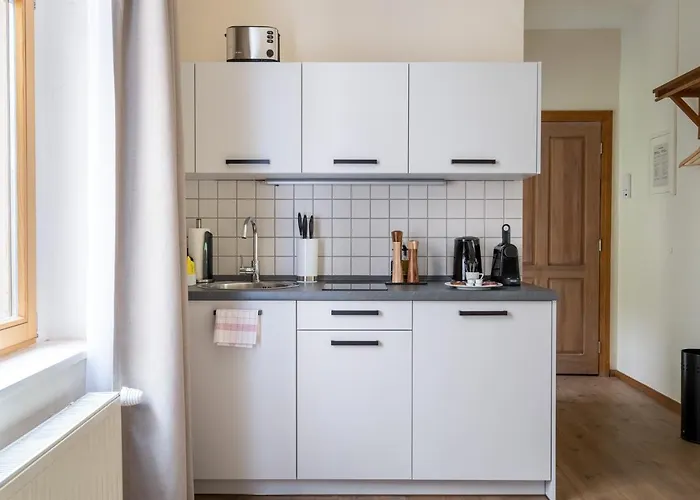 Schoenhouse Avenue - Digital Access *