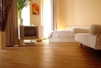 Schoenhouse Avenue - Digital Access * Berlin